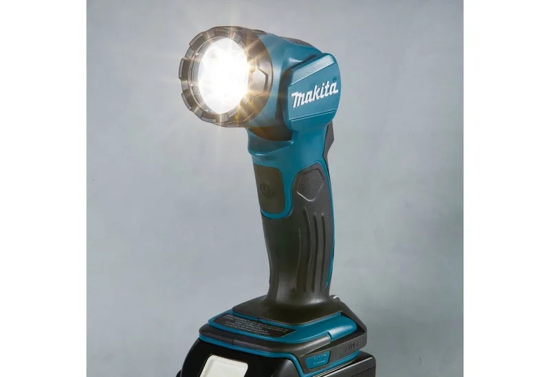 LED Lampe torche sans fil DEBDML815 DEBDML815 de Makita, Vert – image du produit 3 sur 3