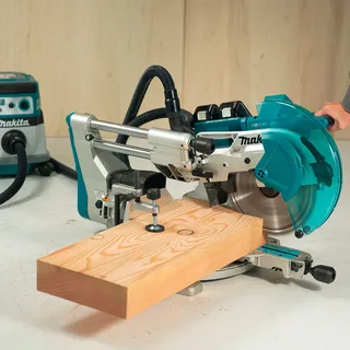 DLS211ZU 36V (2x 18V) Li-Ion accu afkortzaag body - 305mm - koolborstelloos van Makita – productafbeelding 4 van 4
