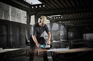 GA9020RFK3 Haakse slijper incl. 2 diamantzaagbladen in koffer - 2200W - 230mm - Softstart van Makita – productafbeelding 4 van 5