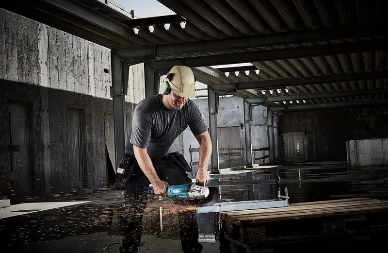 GA9020RFK3 Haakse slijper incl. 2 diamantzaagbladen in koffer - 2200W - 230mm - Softstart van Makita – productafbeelding 4 van 5