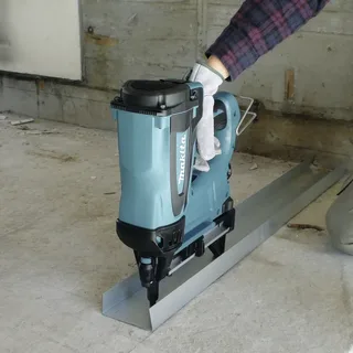 GN420CLSE GN420CLSE Akku-Nagler inkl. Akku von Makita – Produktbild 2 von 3