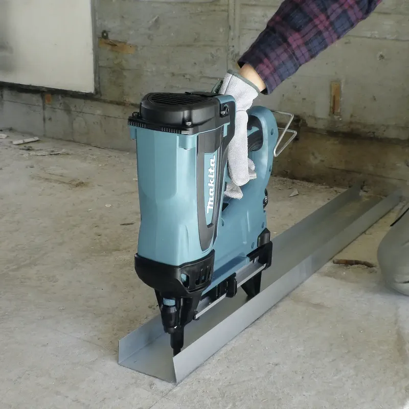 GN420CLSE GN420CLSE Akku-Nagler inkl. Akku von Makita – Produktbild 2 von 3