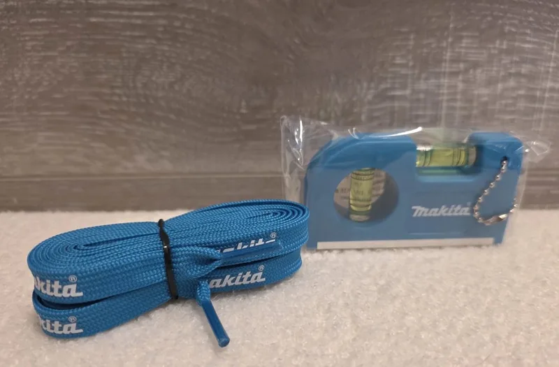 magnetische waterpas met 2 libellen + Makita schoenveters 140cm von Makita, Türkis – Produktbild