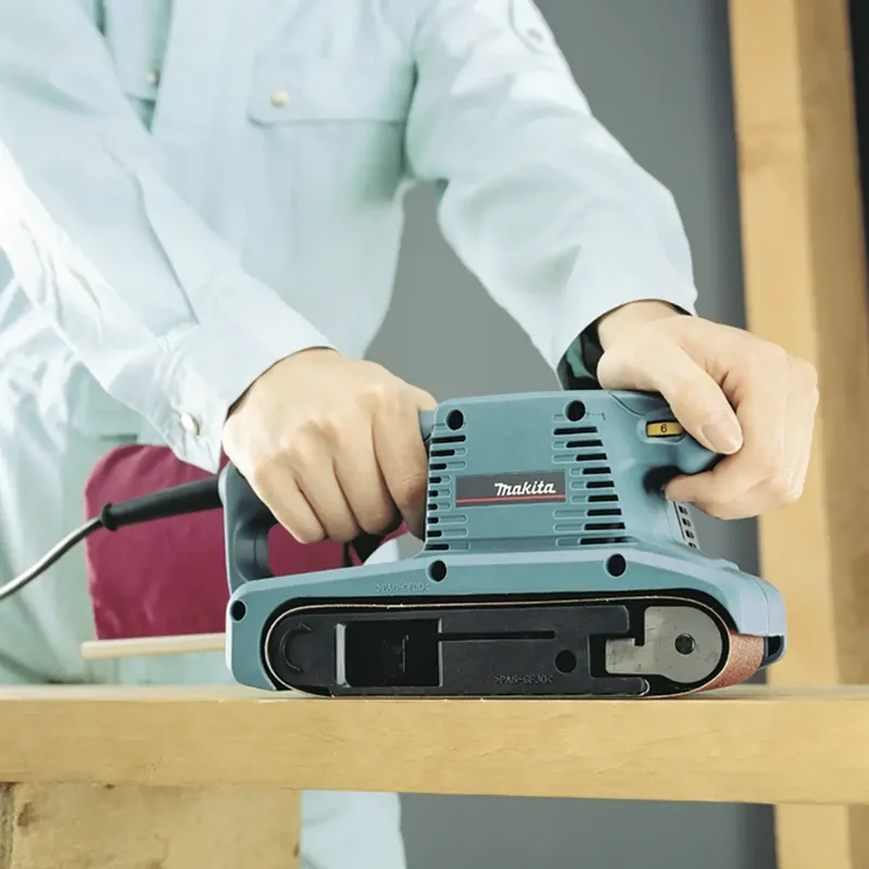 Makita 9911J 9911J Ponceuse à bande 650 W Largeur de bande 76 mm Longueur de bande 457 mm de Makita – image du produit 2 sur 2