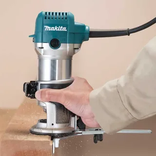 RT0702C - Kantenfrees - 230V van Makita, Zilver – productafbeelding 2 van 6