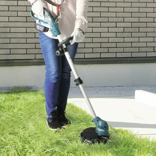 UR100DSME sans fil Coupe-bordures 12 V 4 Ah Largeur de coupe (max.): 23 cm de Makita – image du produit 2 sur 3