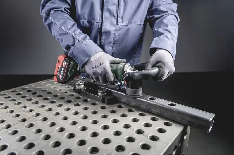 Akku-Kantenfräse 601769840 KFMVB 18 LTX BL 4 RF de Metabo – image du produit 2 sur 2