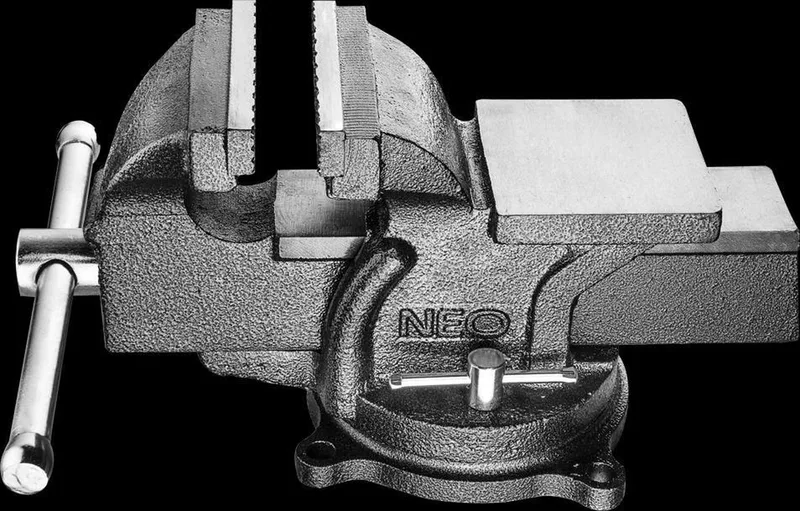 Serie - Bankschroef - 125 mm - Draaibare Basis - Zware Constructie von Neo Tools – Produktbild