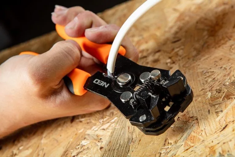 Striptang met 230 connectoren by Neo Tools – product image 2 of 8