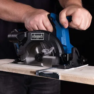 Akku-Handkreissäge BC-HCS165-X Scheppach - Sägeblatt Ø165mm | Schnitttiefe max. 55mm bei 45° | LED | inkl. 2Ah Akku + 2,4A Ladegerät de Scheppach – image du produit 2 sur 4