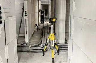 STABILA 12-V-System Kreuzlinienlaser LAX 600 G, selbstnivellierend, 3 x 360° grüne Laserlinien, max. Reichweite: 40 m, Tragekoffer, Universal- und Wandhalterung (ohne Akku und Ladegerät) by Stabila – product image 2 of 3