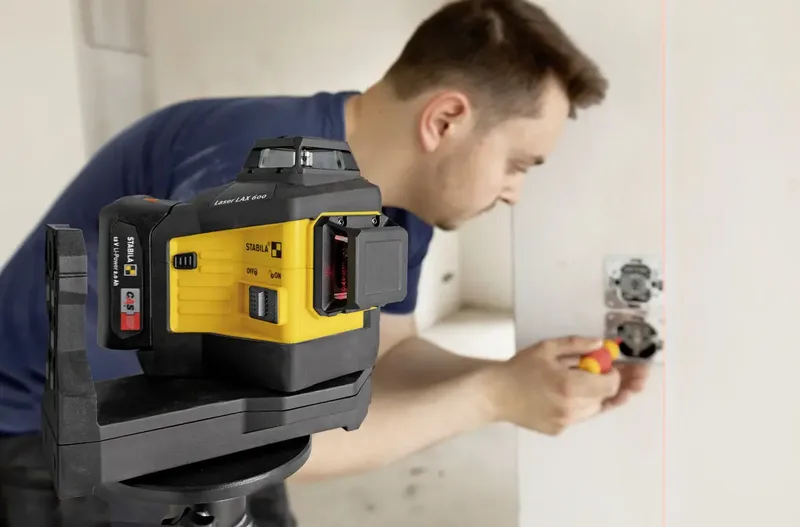 STABILA 12-V-System Kreuzlinienlaser LAX 600, selbstnivellierend, 3x 360° rote Laserlinien, max. Reichweite: 30 m, Tragekoffer, Universal- und Wandhalterung (ohne Akku und Ladegerät) de Stabila – image du produit 2 sur 3