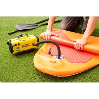 18V 3IN1 Compressor SFMCE520B-QW de Stanley, Noir, Jaune – image du produit 3 sur 6