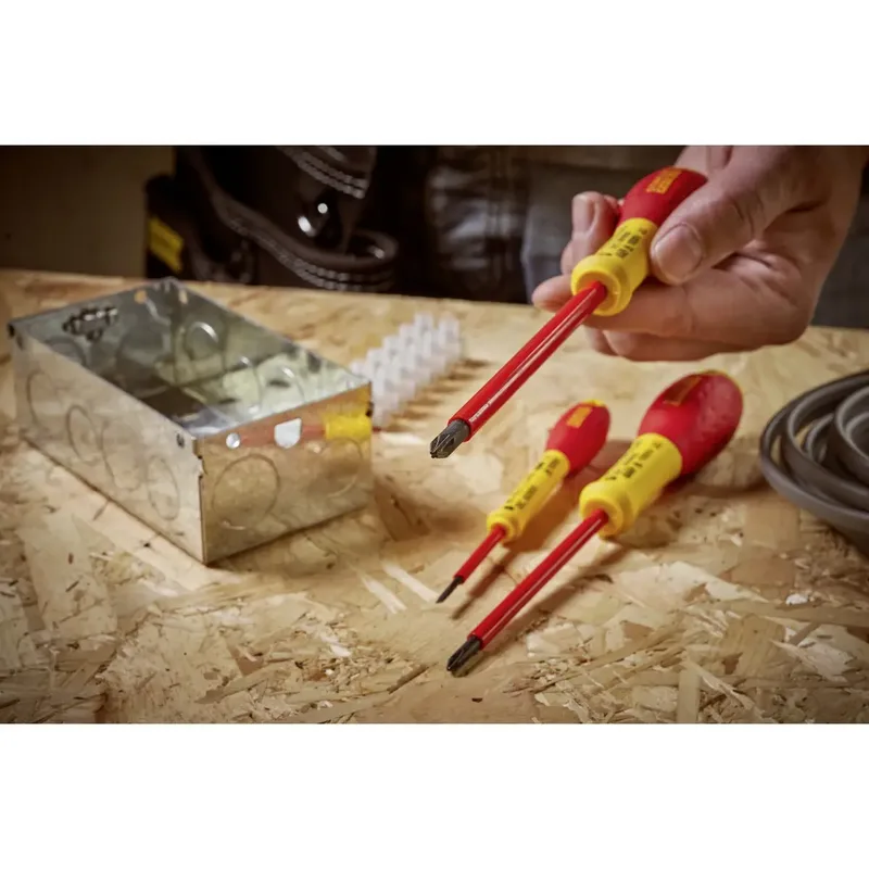 STANLEY 0-65-419 VDE Tournevis cruciforme PZ 2 Longueur de la lame: 125 mm de Stanley – image du produit 2 sur 3