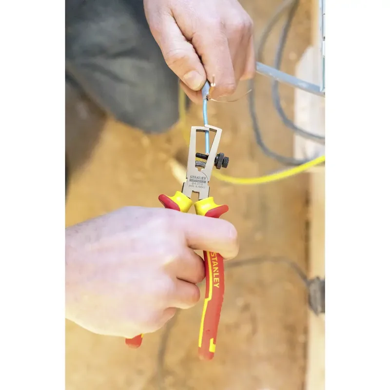 STANLEY 0-84-010 0-84-010 VDE Abisolierzange mit Kunststoff überzogen by Stanley – product image 2 of 3