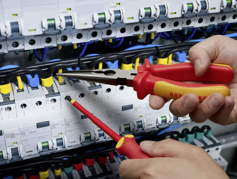 SL 4.0 VDE, Elektrotechnik und Feinwerktechnik, Werkstatt Schlitz-Schraubendreher Klingenlänge: 100 mm von Toolcraft – Produktbild 2 von 3