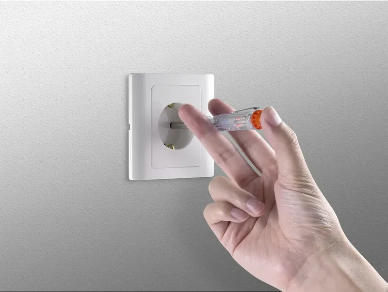 Détecteur de tension Longueur de la lame=62 mm Tension (gamme)=100 - 250 V/AC de Toolcraft – image du produit 2 sur 3
