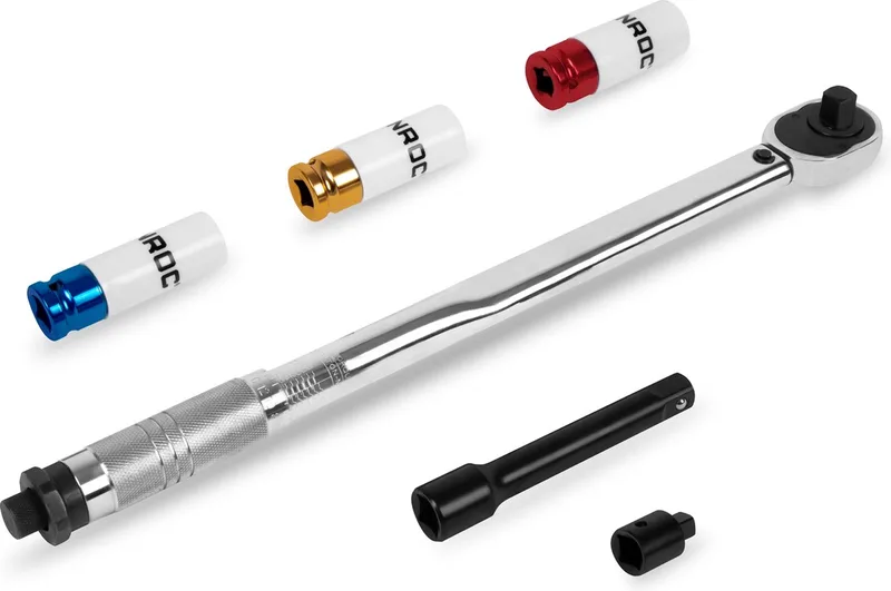 momentsleutel ½” – 470mm – 28-210Nm – Incl. 3-delige doppenset, verlengstuk en verloopstuk/adapter fra VONROC, Sølv – produktbillede