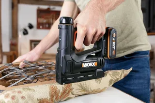 Akku-Tacker WX843.9 NailForce, für Nägel bis 15mm & Tackerklammer bis 14mm, ohne Akku und Ladegerät van Worx, Oranje, Zwart – productafbeelding 4 van 4